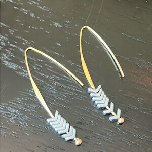Arrow threader earrings-NWT